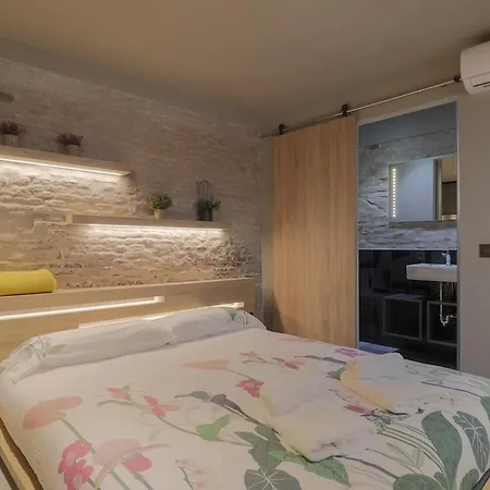 C72 - Glamorous Loft Center *