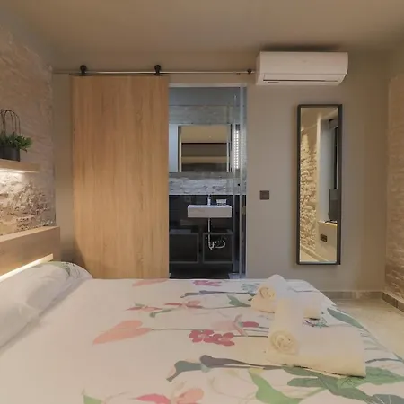 C72 - Glamorous Loft Center Apartment *