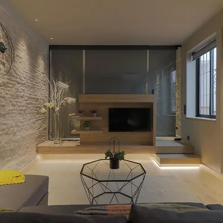 C72 - Glamorous Loft Center